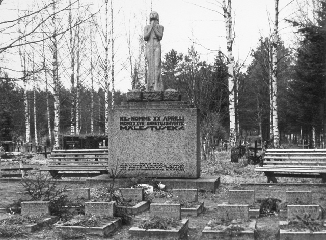 Monument on Kilingi-Nõmme Saarde cemetery