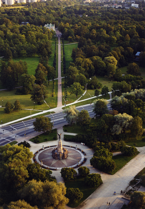 Air view of the Kadrioru and Russalka monument