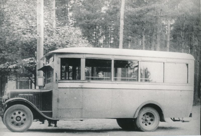 Photo. Bus. O.einbergi GMC. His three buses were located in Rist and in 1935. You went to OÜ "Motor" (no. 65-67).