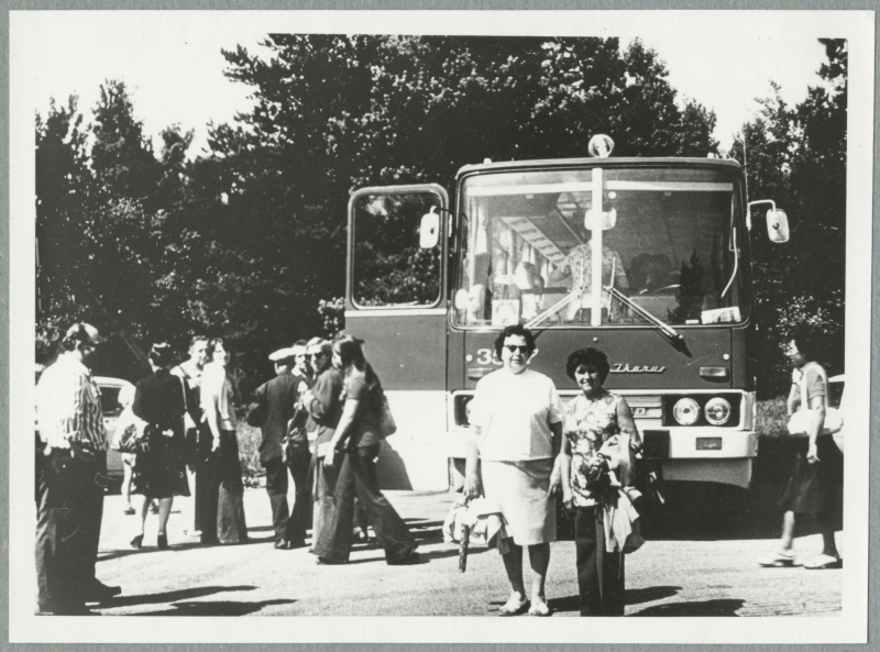 Ella Toomsalu with Berthe, a member of the French tourism group, in the background of the bus "Ikarus".