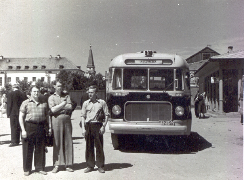 Photo. Võru Car Transport Base No. 3 old bus station in the center of Võru, where currently the winning square is located.