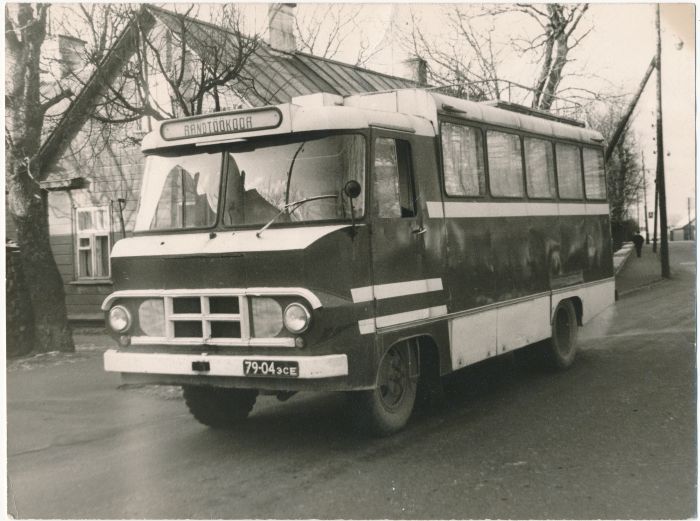 Photo. Travelling house (bus) for services. Male-female hairdresser, towels, sewingers. 1968.