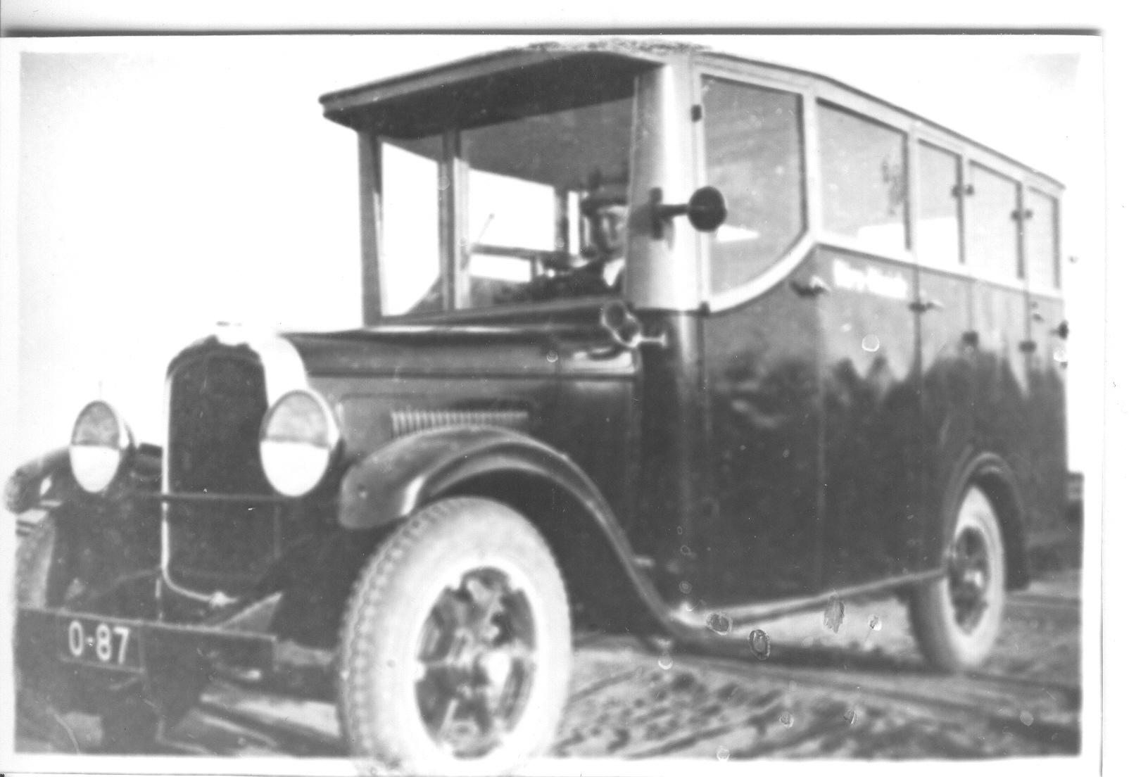 Photo (negative) Autobus Whippet 0-87 Võru-Mõniste 1931.