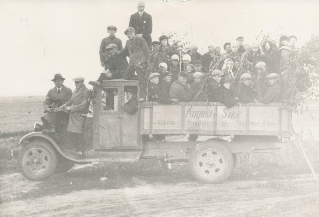 Photo (negative) Car car 0-43, owner August Sikk Võrusoo Students tour in 1934-1935.