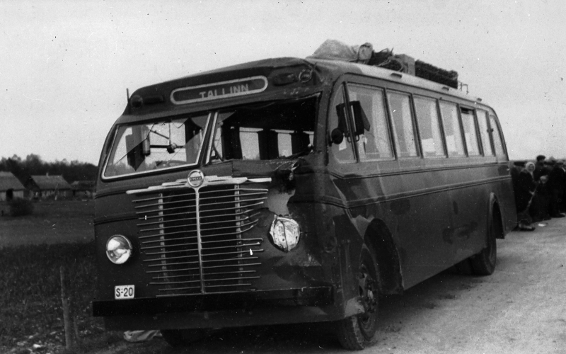 The bus injured during evacuation near Narva in 1941.