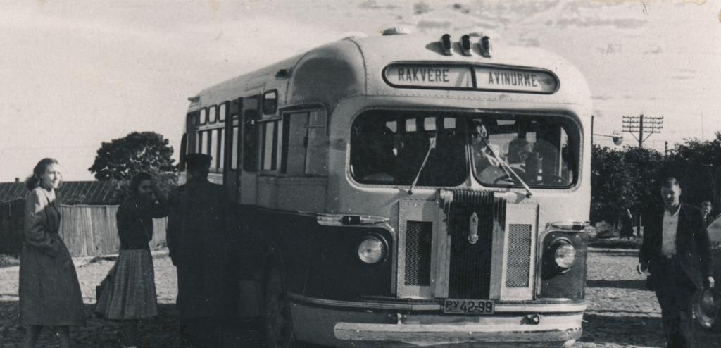Rakvere, bus in Turuplatsil