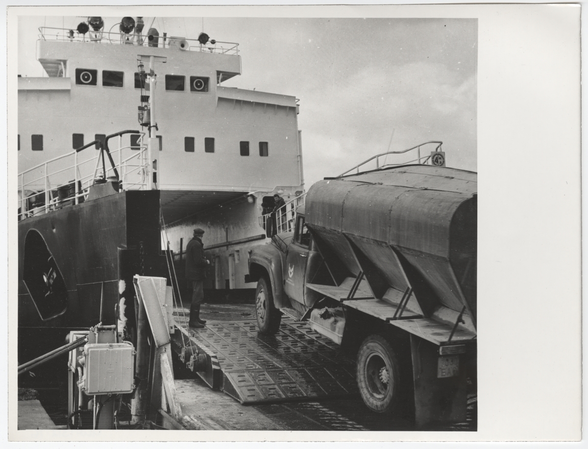 The lorry is driving on the "Harilaid" ferry. Aparelli stood by a man with sonies and legs.