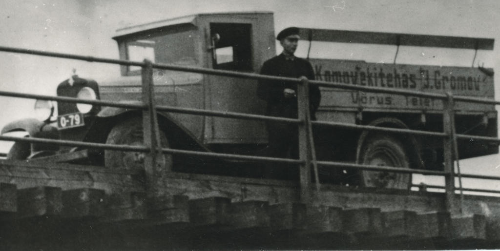Photo (negative) Cargo Chevrolet 0-79 Mustajõe Bridge in 1930. , famous Ivan Gromovi compression plant.
