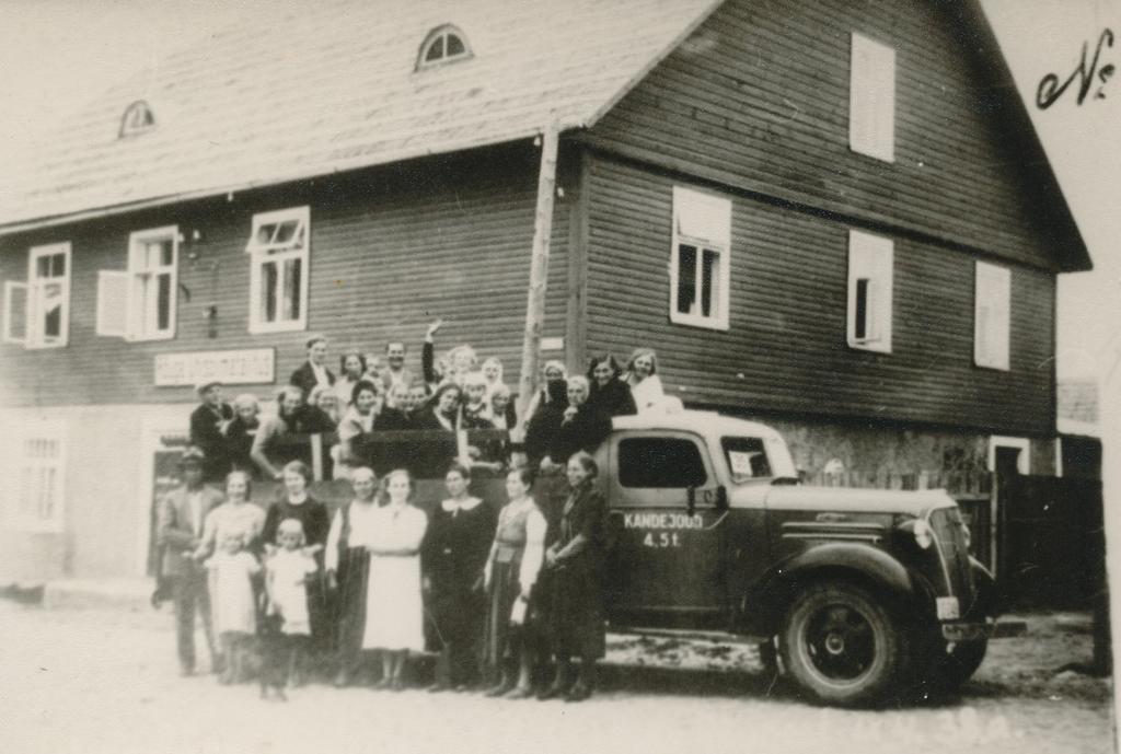 Photo (negative) Harri Kuhi and August Kuppari truck Chevrolet 0-246 tour in Rõuges in 1938.