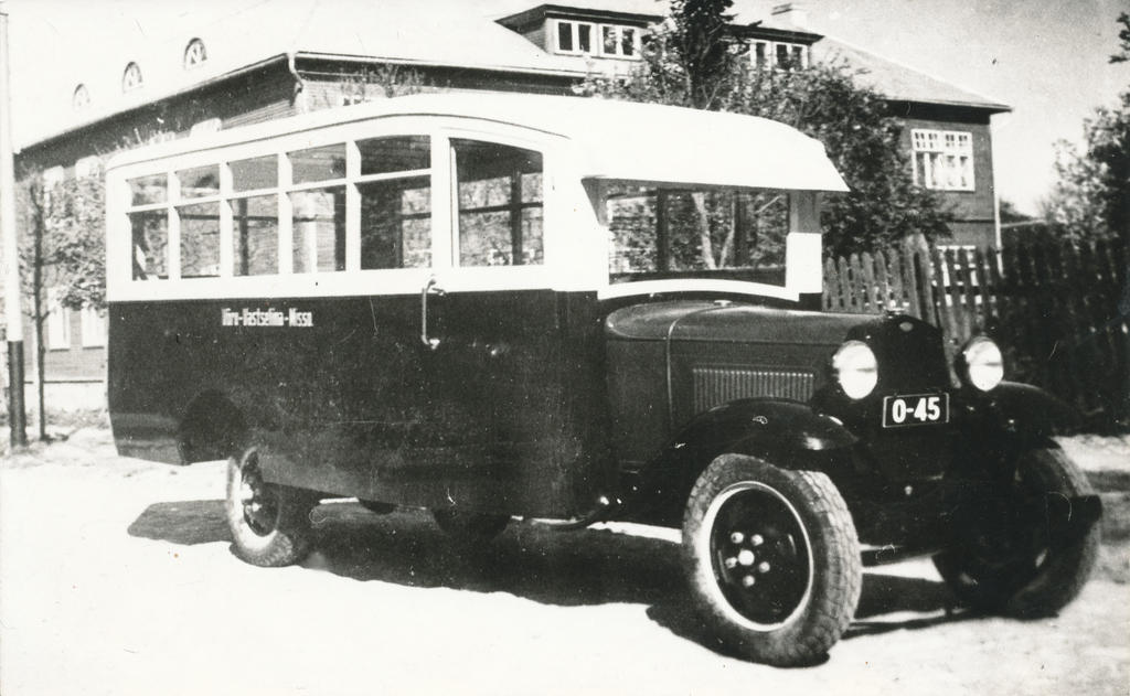 Photo (negative)August Kasaku bus Ford -a number 0-45 in 1931. Drove on the Võru-Vastseliina-Misso route.