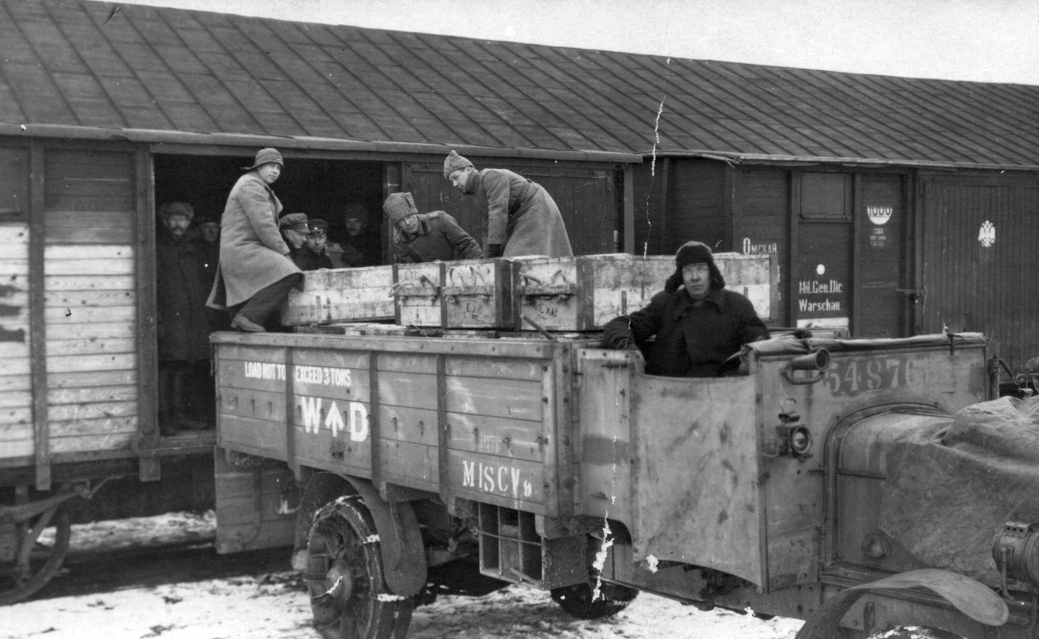 Tartu Railway Station - Fracht Station: loading of goods for the truck. 1919. Photo Paric.