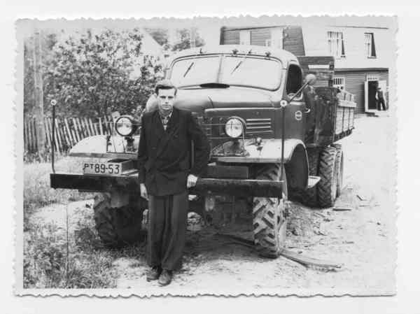 Hans Alavere at the car