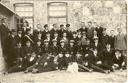 Photo, Nõmmküla-Koigi Free Firefire Association members in 1932.