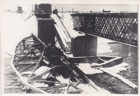 Narva, broken railway bridge, 1918.