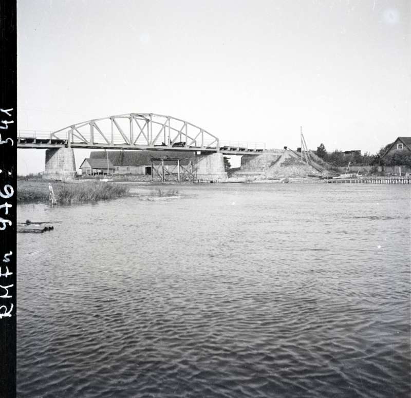 Narva, railway bridge across the river