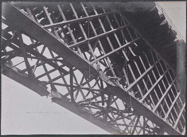 Photo, Narva bridge, rail bridge, broken from the enemy's bullets.