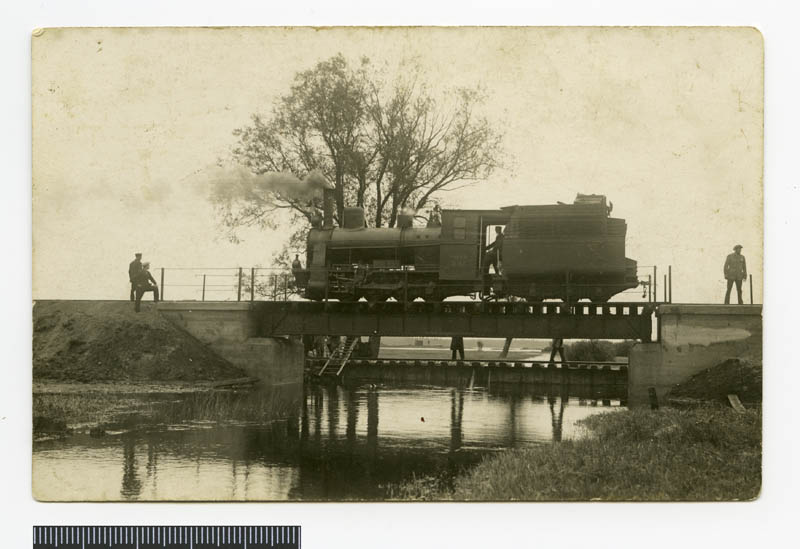 Postcard, Kariste railway bridge with locomotive