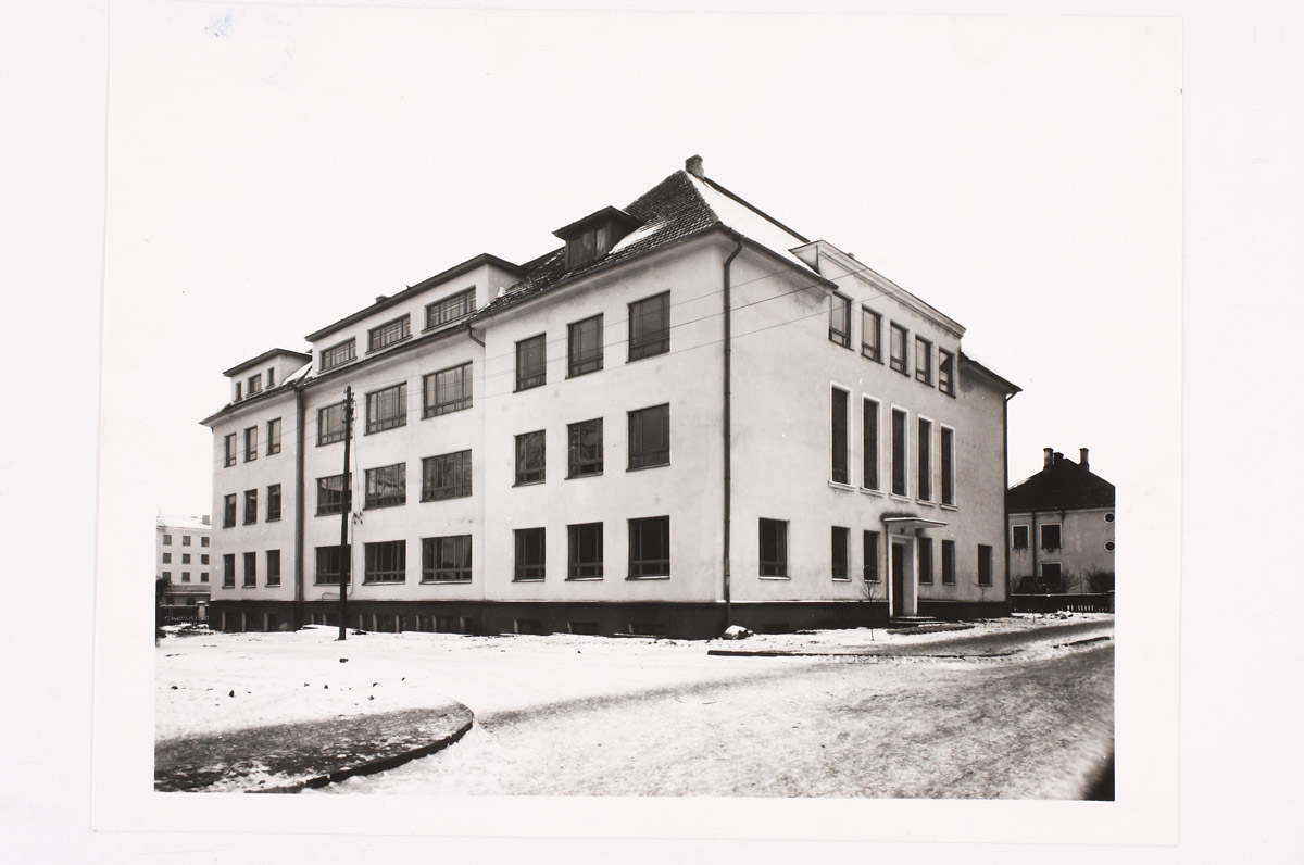 Tartu Kunstnike maja Vanemuise and Academy tn. At the corner. Tartu 1959