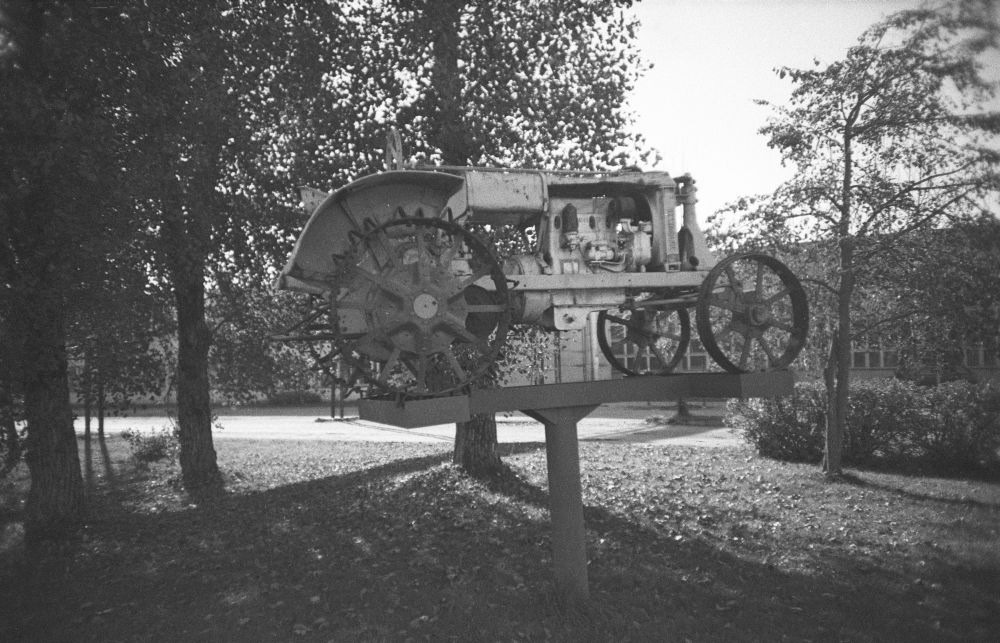 Tractor of the 1930s at the post office in Sõmeru village