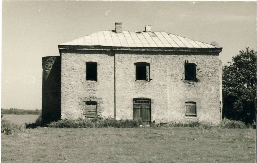 Toomla Manor near Kunda-Ubja highway