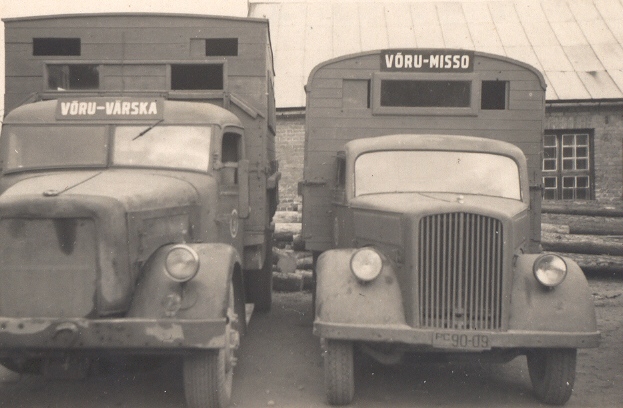 Photo. The first buses in Võrus in 1947.