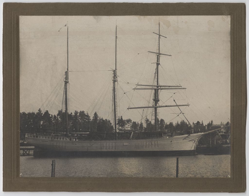 Sailing ship "Estonia" in Pärnu