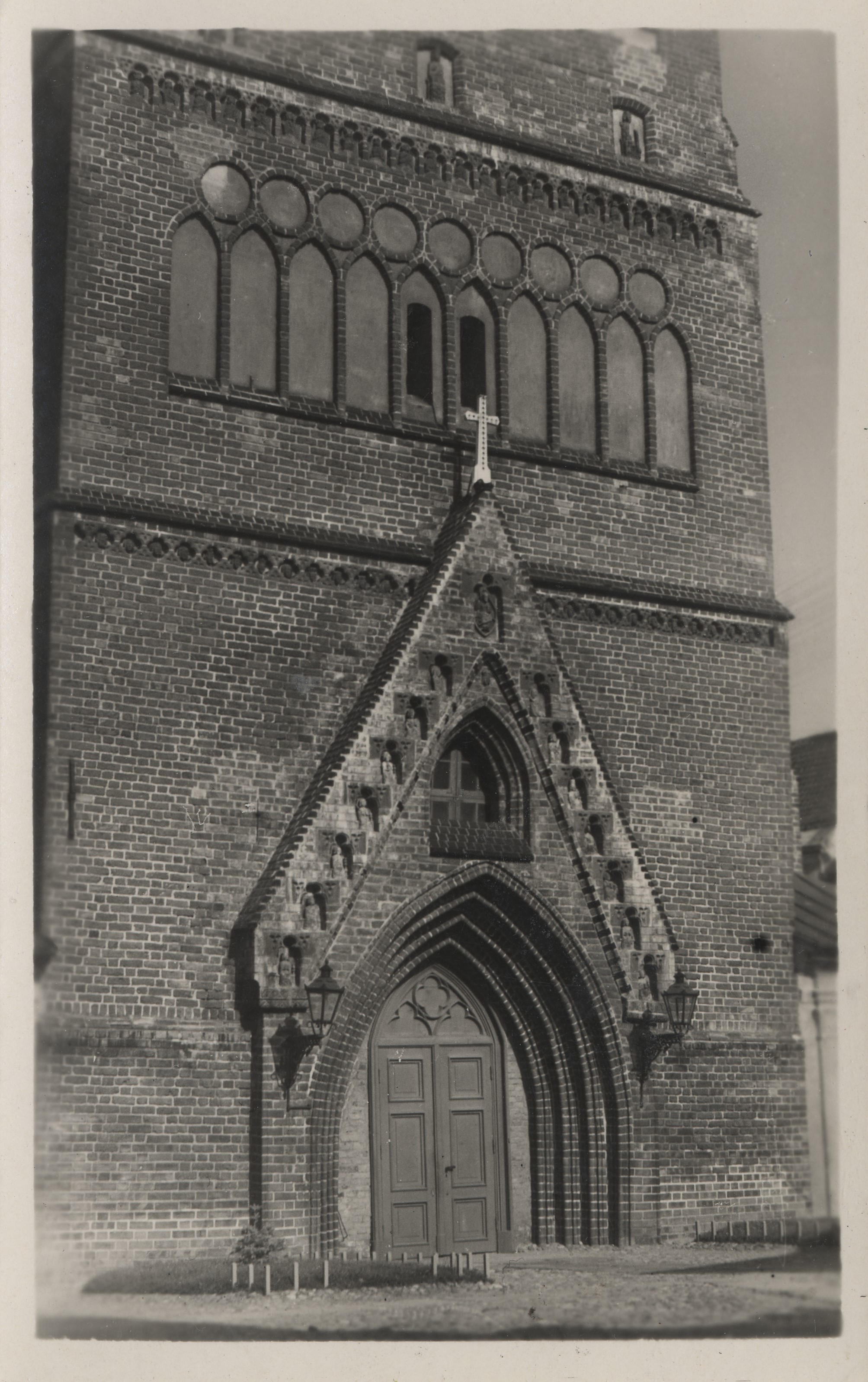 The door of the church of Tartu Johannes