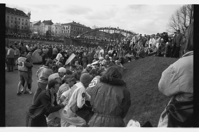 Spring Days of students 1992, in front of the boat rally Kaunas Emajõel