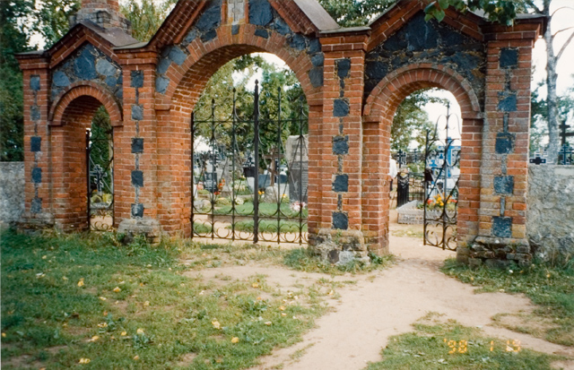 The gates of Kallaste graveyards
