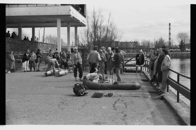 Spring Days of students 1992, in front of the boat rally Kaunas Emajõel