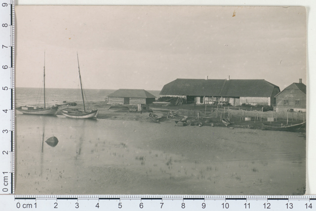 The old pitch of the beach at the river and sea in 1912