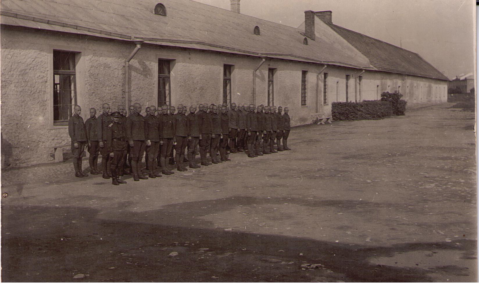 Young soldiers in front of Jõhvi's arm, 1936