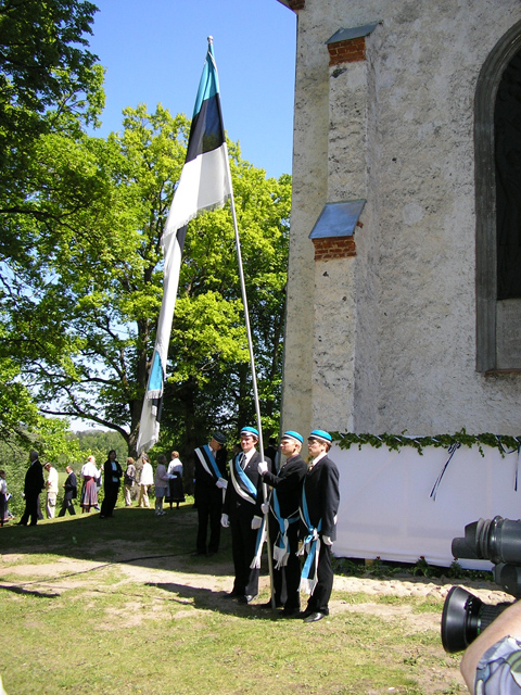 Estonian flag 120. Members of the Estonian Students Society with a blue-black-white flag at the Otepää Church