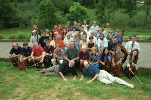 Photo of the 30th anniversary season exhibition of the Estonian Philharmonic Chamber Choir. Photographer Tõnu Tormis. Workshop with Tallinn Chamber Orchestra. In front of Veljo Tormis and Arvo Pärt. Otepää 1999.