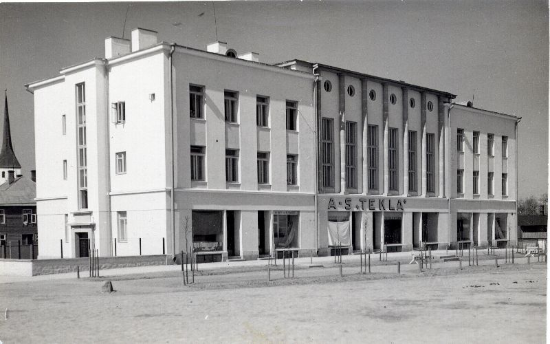 Building of the Rakvere Department of Eesti Pank. Arh. Ferdinand Adoff. Photographer J. Triefeldt