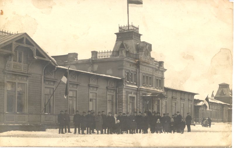 Postcard. In the flaghouses Haapsalu station management, a group of people at the forefront. Black and white. 1920-30th. F. J. Grünthal.