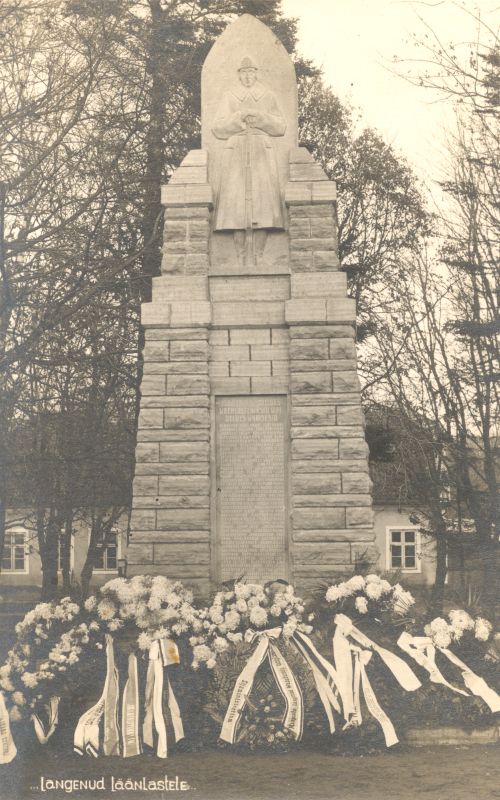 Photo. Haapsalu War of Independence monument.  Black and white.