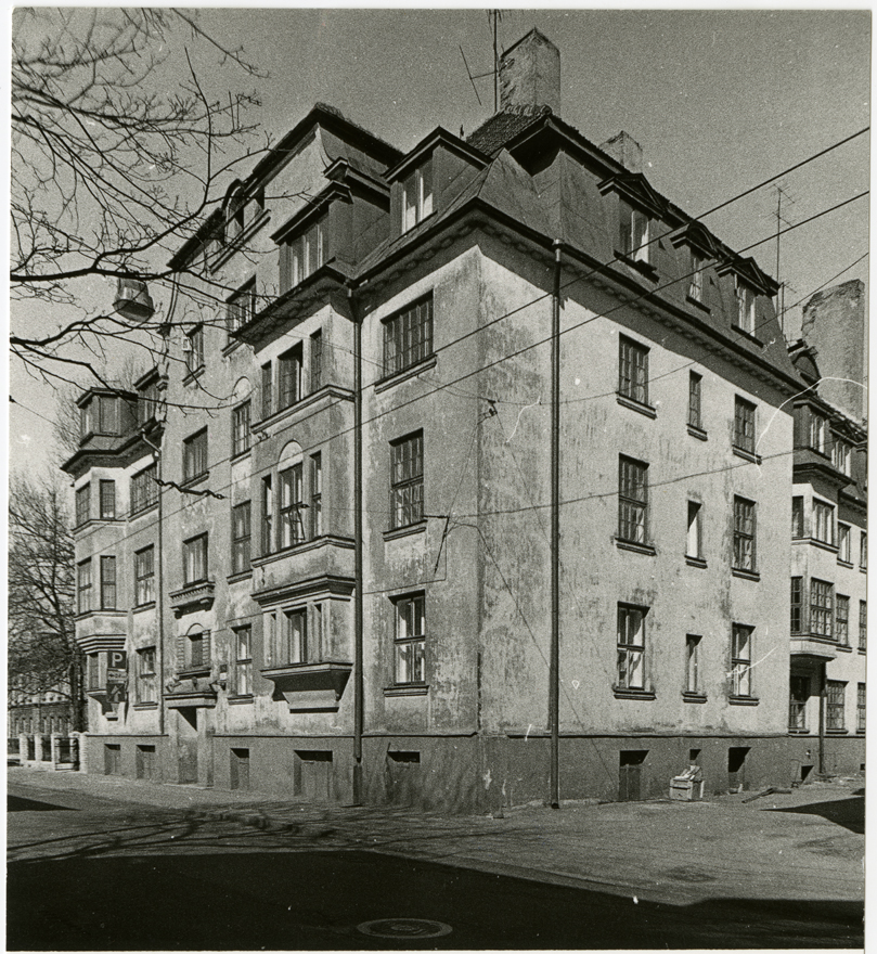 The rental house of railway personnel (rail service providers) in Tallinn, view of the building at the corner. Architect Karl Burman