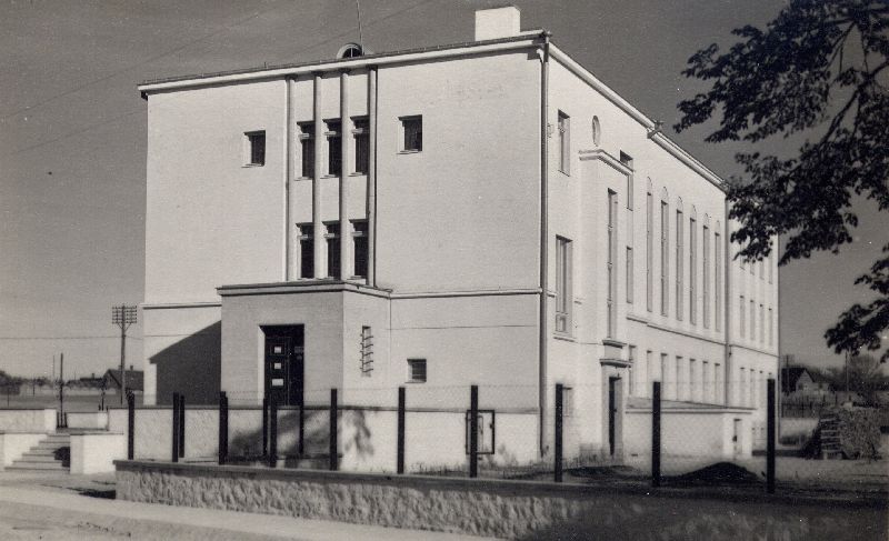 Building of the Rakvere Department of Eesti Pank. Arh. Ferdinand Adoff. Photographer J. Triefeldt
