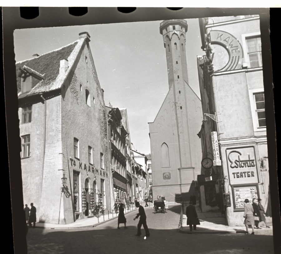 Tallinn, Pakk Building, Raekoda.