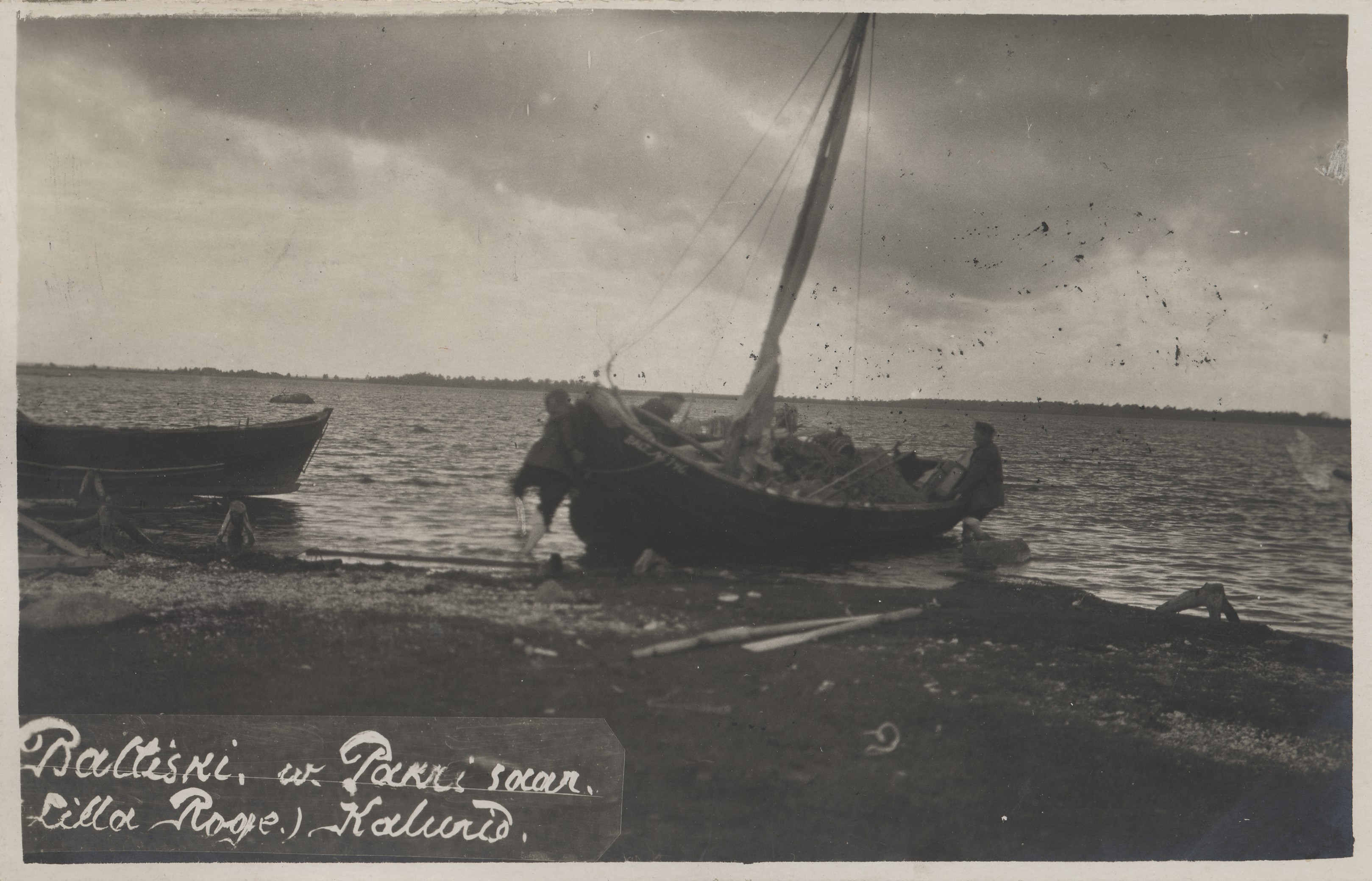White w. Pakri Island : fishermen = Lilla Roge