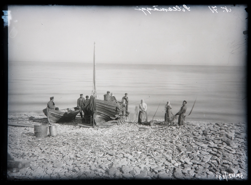 Fishermen on the beach of Kannuka