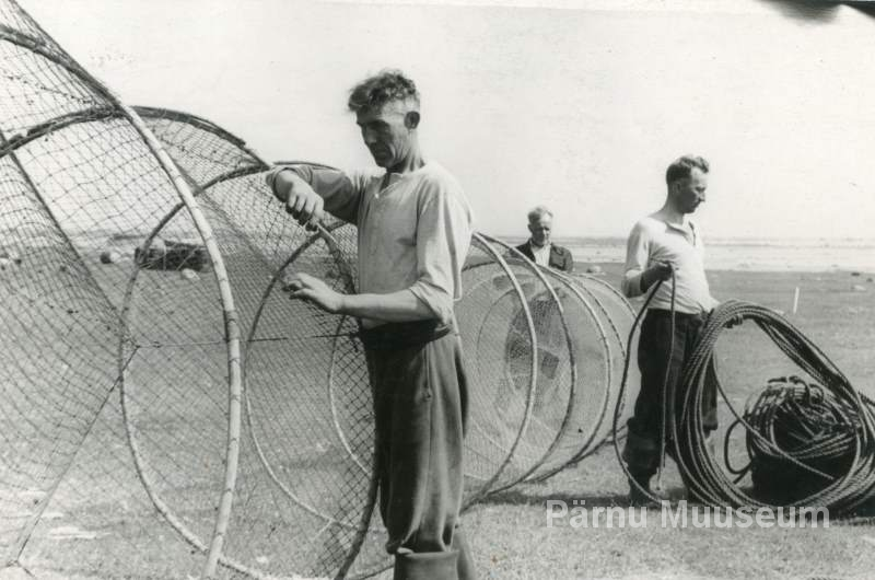 Photo, H.Rannau in 1956, fishermen of the Caucasus Colhose to organize the fishfinger.