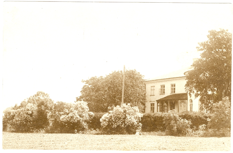 Photo. Johanna Menert's whole. New Manor building near Haapsalu. The side of the garden. Before 1911.