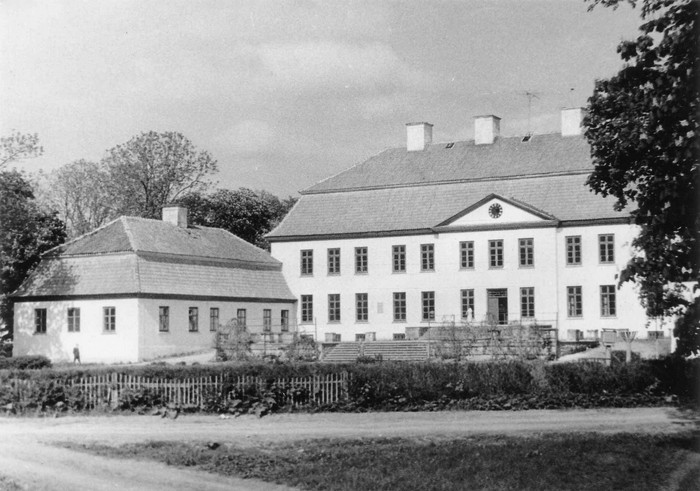 Suuremõisa Castle. Façade