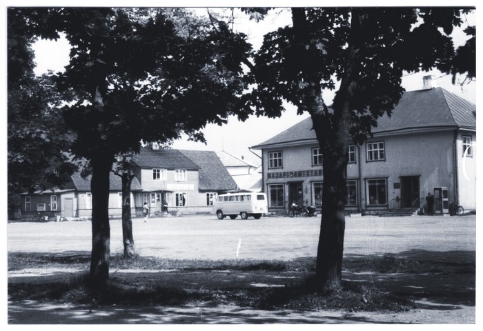 Photo Food and household goods store in Kärdla Keskväljaku 1968