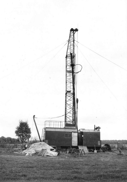 Drilling equipment with which the drill was drilled on May 16, 1990. The deepest drill in Estonia in the north of Kärdla meteorite crater (815 m)