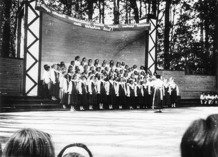Women's choirs on the singing day of the Hiiumaa district at Kärdla Song Song Songs in 1970.