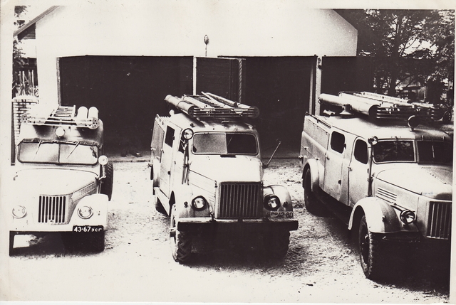 Elva VTÜ three fire-fighting cars in front of its garage.