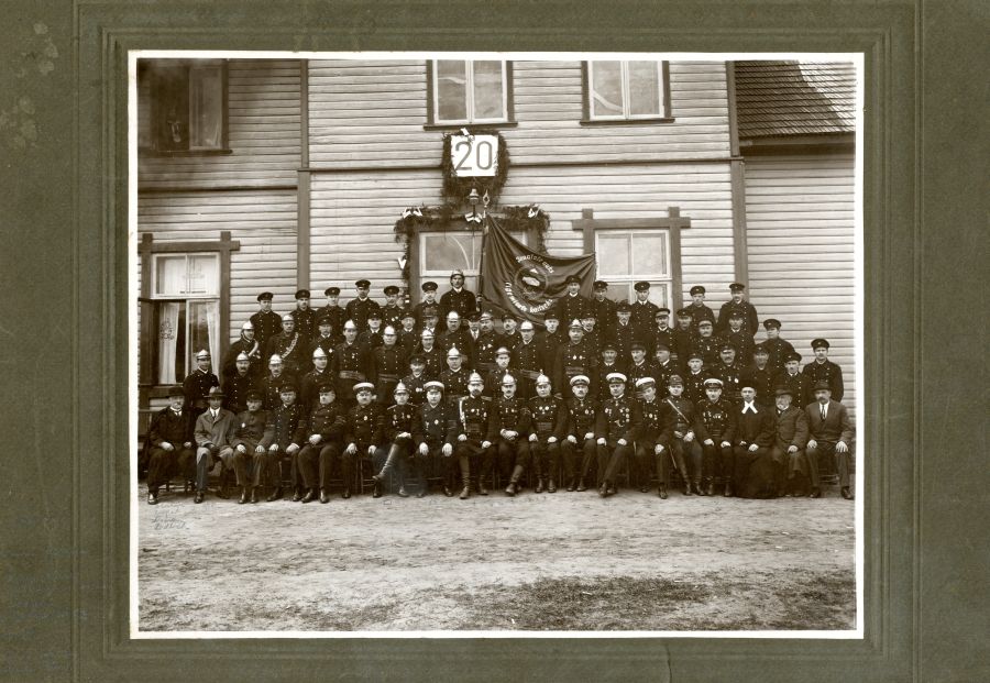Participants of the celebration of the 20th anniversary of the Elva Firemen Society.